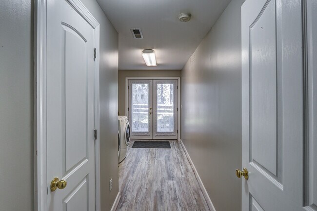Building Photo - 509 Jane Randolph St