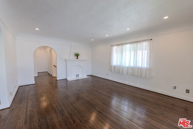 Foto del edificio - 1067 S Sycamore Ave