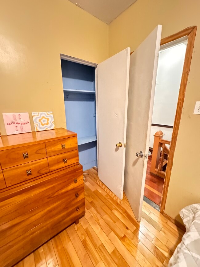 Include all the utilities + WiFi - 534 Bingaman St