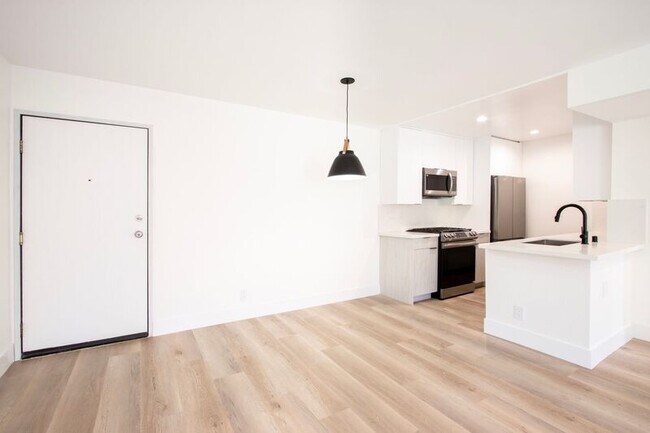 Foto del edificio - 2123 Rodney Dr