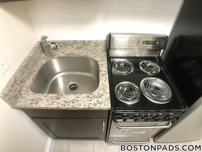 Building Photo - 62 Boylston St