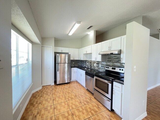 Building Photo - 313 San Gabriel St