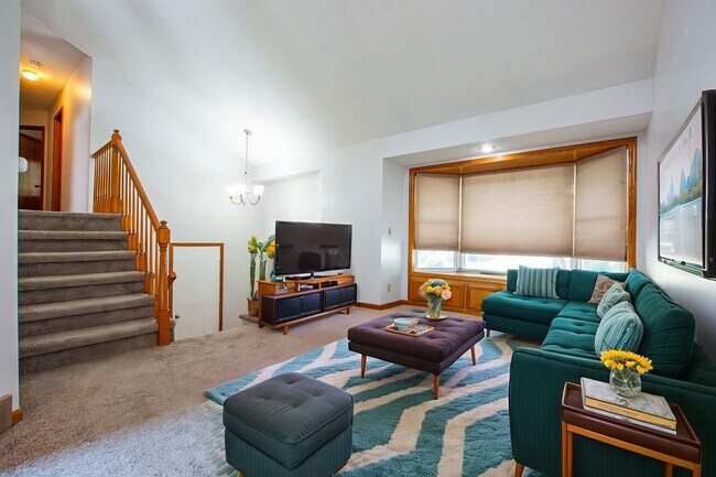 Foto del edificio - Unique 3 Bedroom / 2 Bath with Washer/Drye...