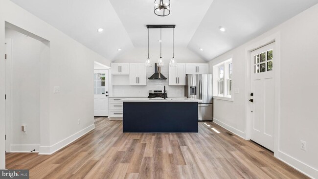 Building Photo - 305 Carmody Hills Dr