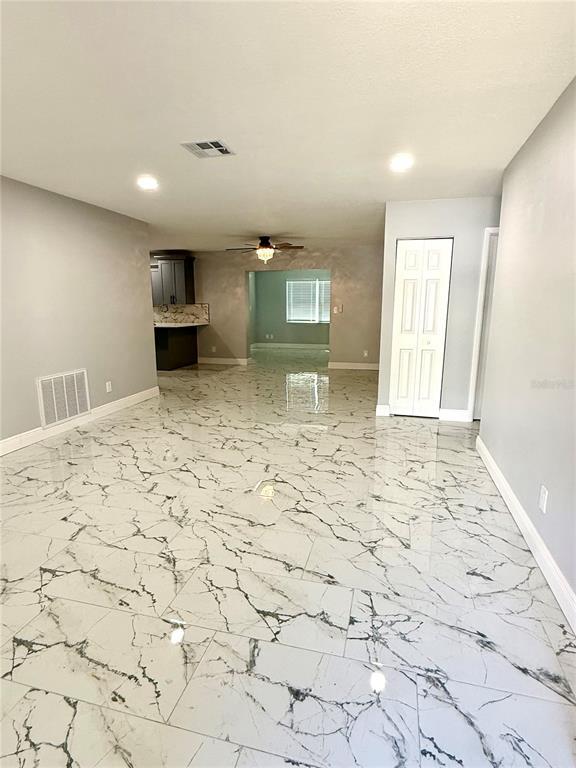 Foto del edificio - 7102 Carmel Ave