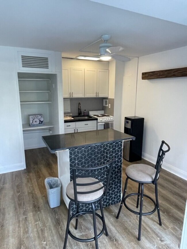 Foto del edificio - Cute Studio Waikiki- Furnished/ ALL Utilti...