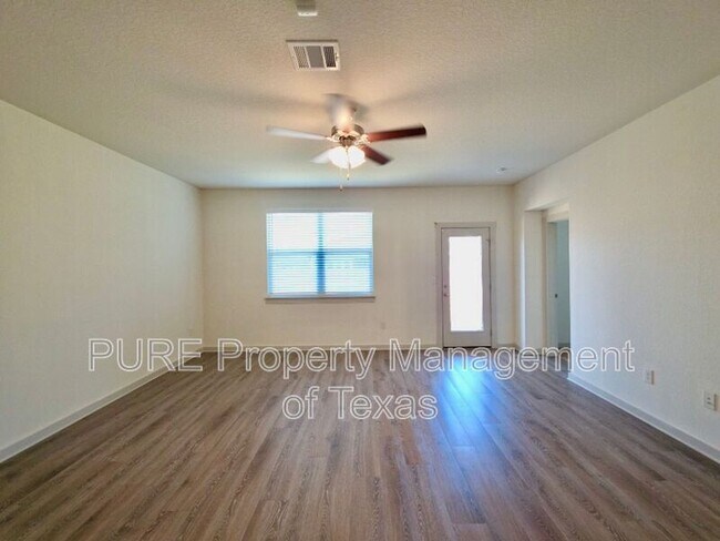 Building Photo - 14301 Mcarthur Dr