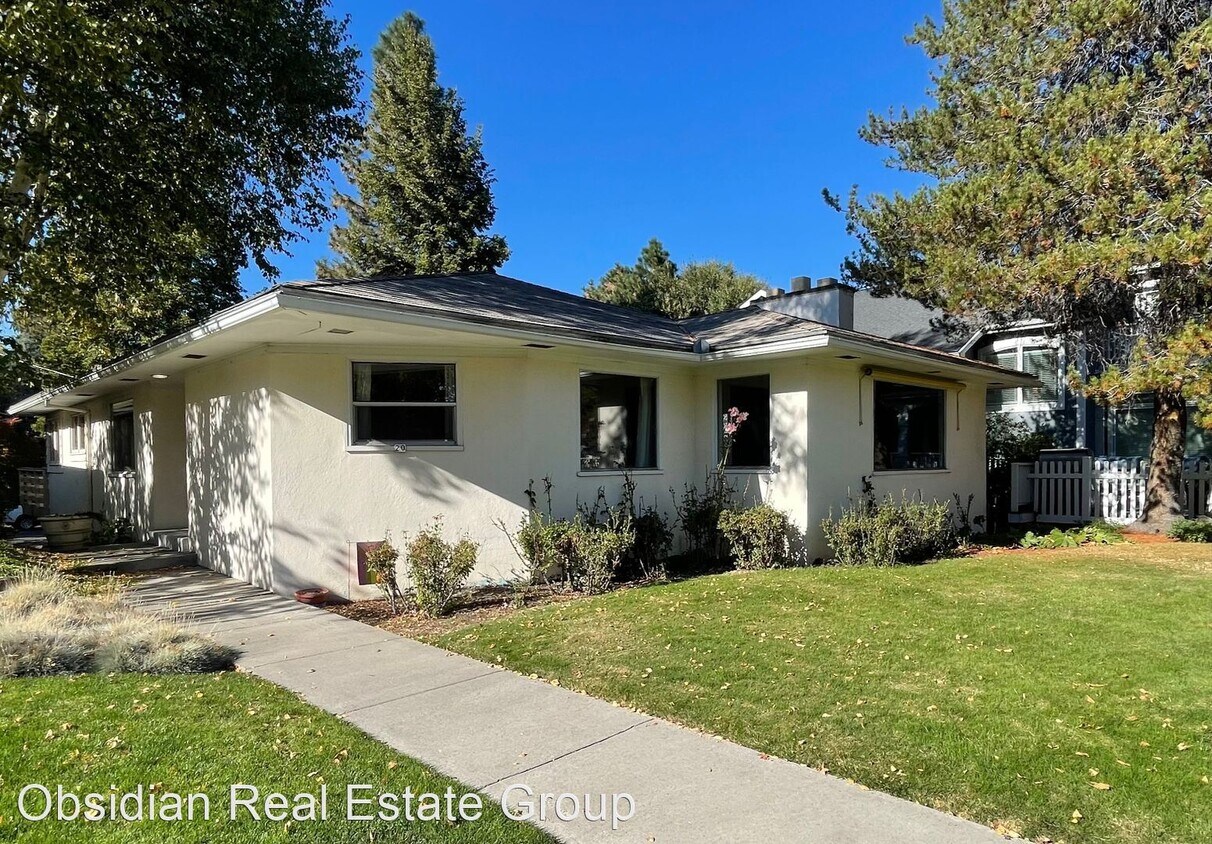 Primary Photo - 4 br, 2.5 bath House - 20 NW Drake Rd