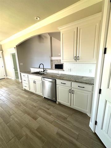 Building Photo - 3305 White Horse Dr