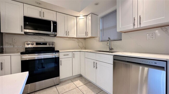 Foto del edificio - 6200 NW 44th St