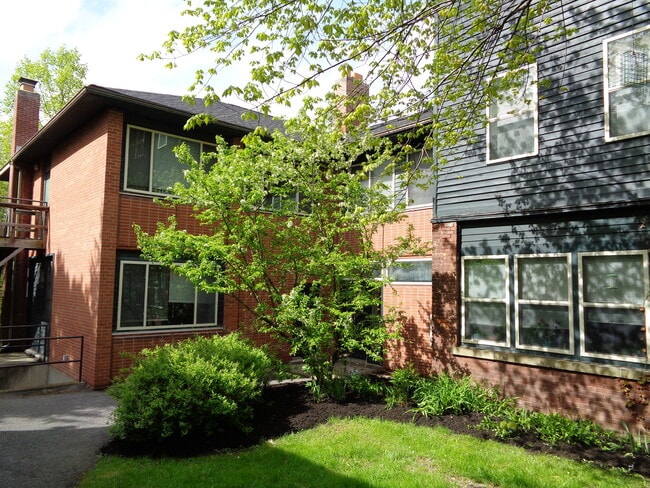 Building Photo - 120 Westbourne Lane A Baker House Residence