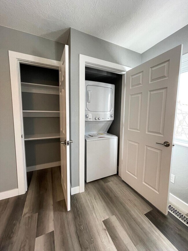 Building Photo - Ikea furnished room + shared furnished living area REMODELED