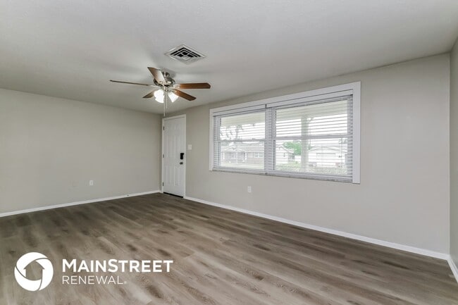 Building Photo - 5528 Daisy Dr