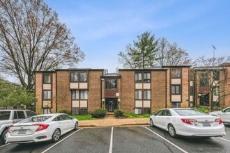 Building Photo - 9715 Kings Crown Ct