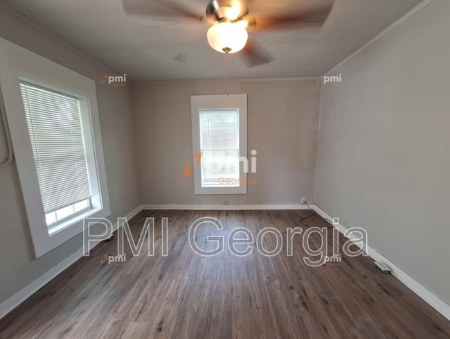 Foto del edificio - 130 Irwin St