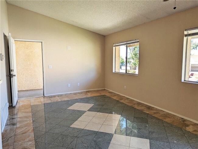 Building Photo - 2825 S Tuolumne Pl