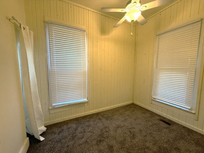 Foto del edificio - 1250 N Jefferson Ave