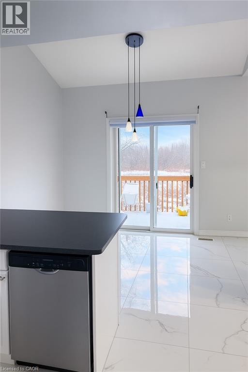 Building Photo - 235 Pineland Ct