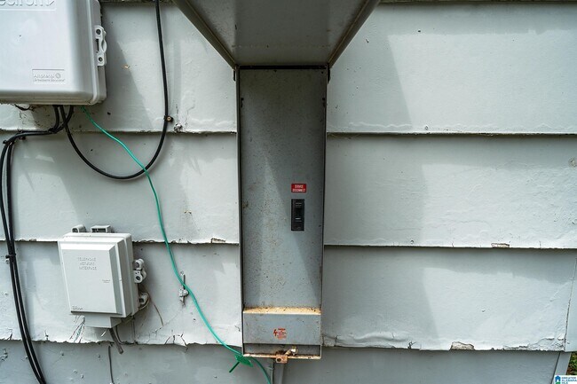 Building Photo - 133 Persimmon St