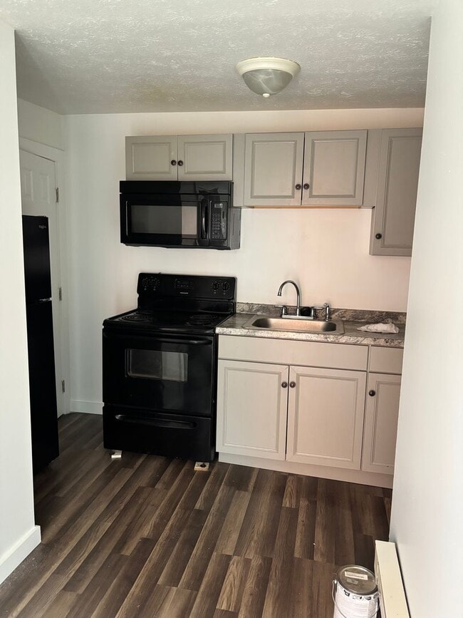 Building Photo - Studio Apartment for Rent