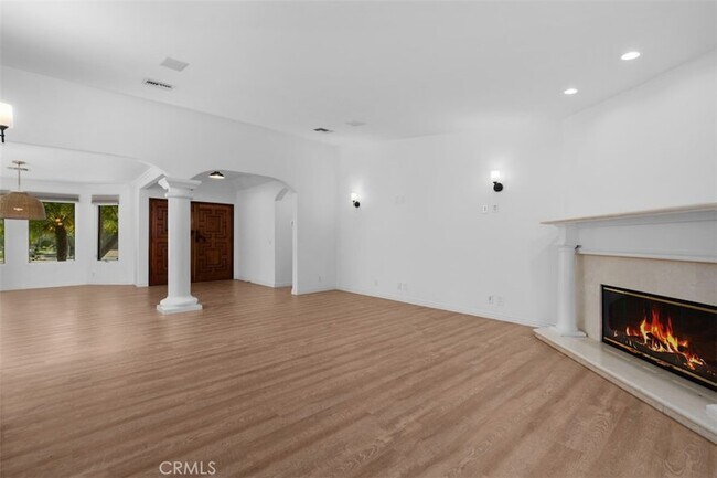 Foto del edificio - 600 Cliff Dr