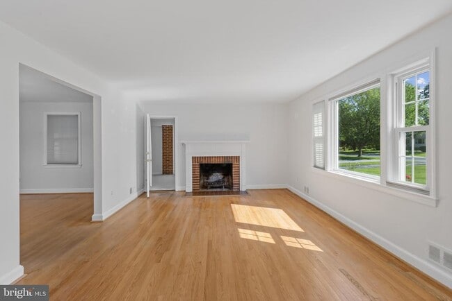 Building Photo - 15118 Liberty Grove Dr