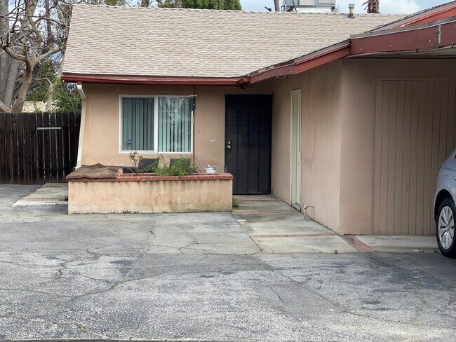 Foto del edificio - 4928 Woodley Ave