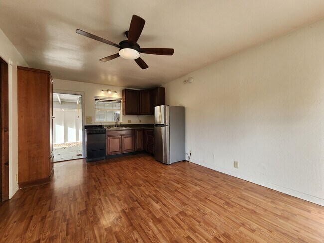 Building Photo - 1009 Silva Ave