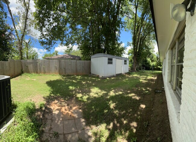 Backyard with shed - 605 W Point Tap Rd