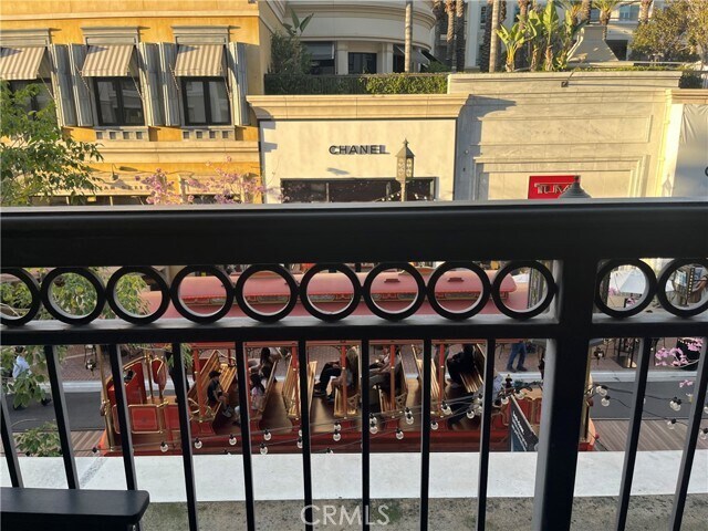 Foto del edificio - 205 Caruso Ave