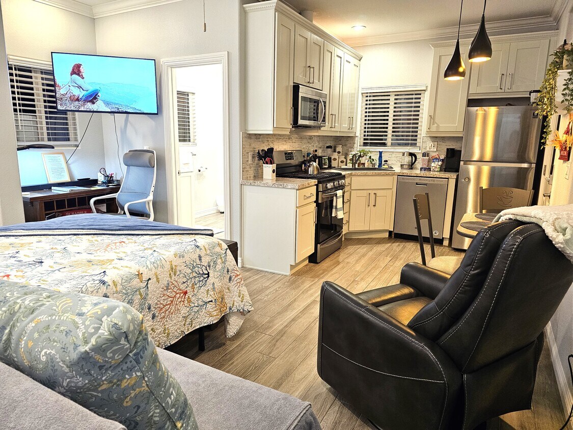 Foto principal - 14322 Holt Ave