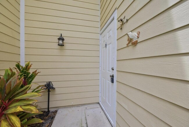 Foto del edificio - 402 Lakewood Ct