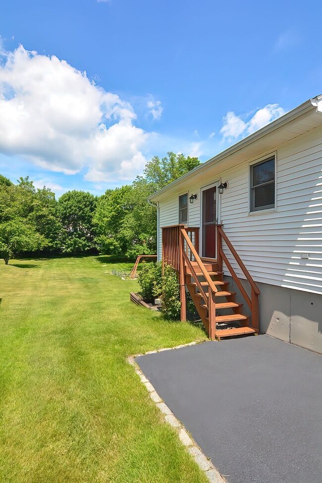 Building Photo - Winter rental: Dot's Place- (Utilities Inc...