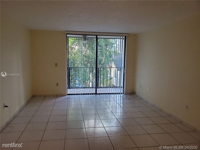 Building Photo - 9678 Fontainebleau Blvd