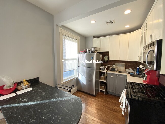 Building Photo - 43 Hillside St