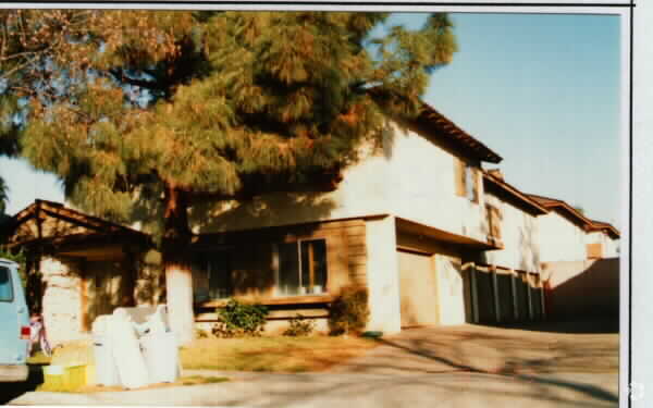 Building Photo - 747 N Adele St