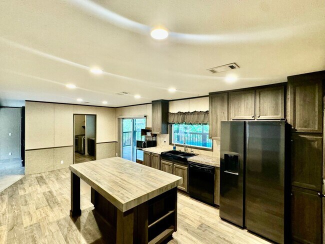 Foto del edificio - Spacious 3BR House in Brazoria