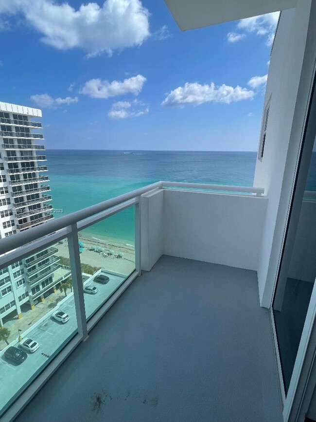 Building Photo - 3001 S Ocean Dr
