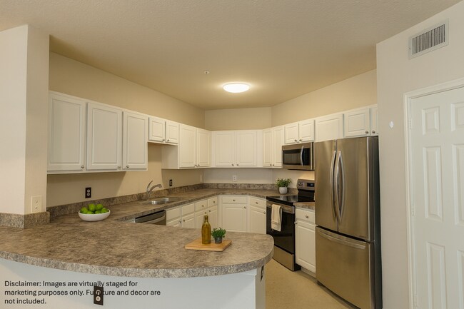 Foto del edificio - Must see! First floor, updates throughout! 902 square feet