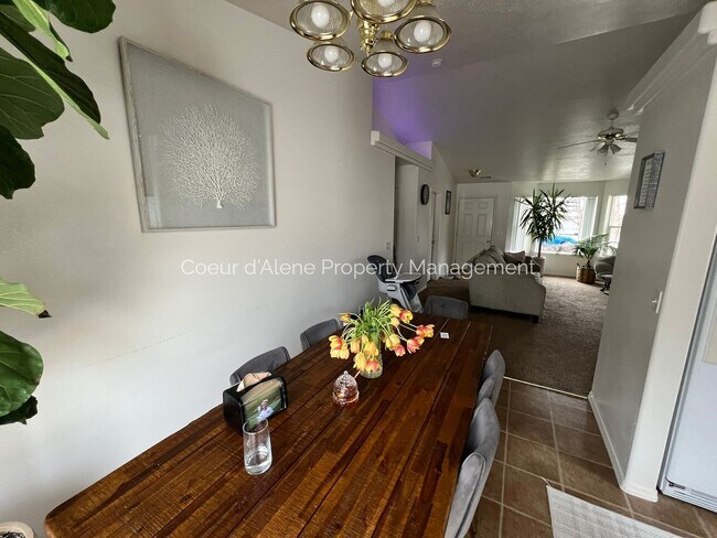Foto del edificio - 3 bed, 2 bath house in fantastic location!