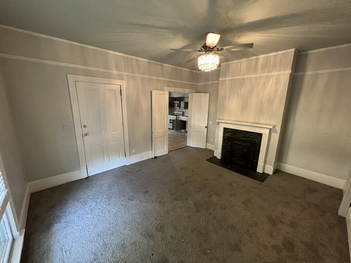 705 W McGee St Unit 1, Greensboro, NC 27401 Room for Rent in