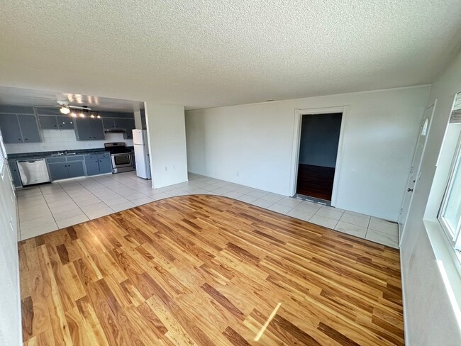 Foto del edificio - 647 Newport Ave