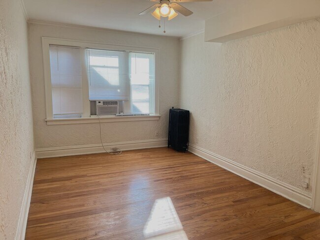 Foto del edificio - Freshly Updated Southampton 1 Bedroom