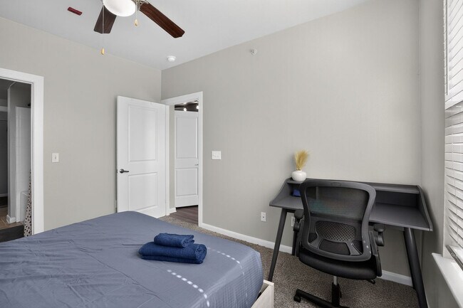 Building Photo - 4417 S Lancaster Rd