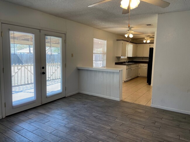 Foto del edificio - 902 Willowbrook St