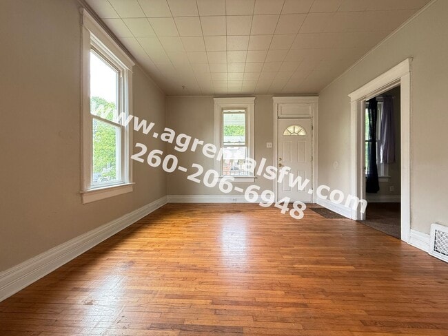 Building Photo - 3 Bedroom House