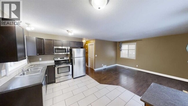 Building Photo - 10272-10285 85 St