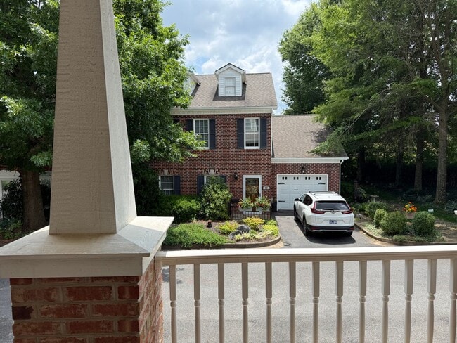 Building Photo - Beautiful Condo located in North Johnson City!
