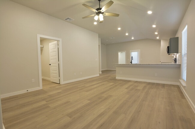 Building Photo - 3009 140th St