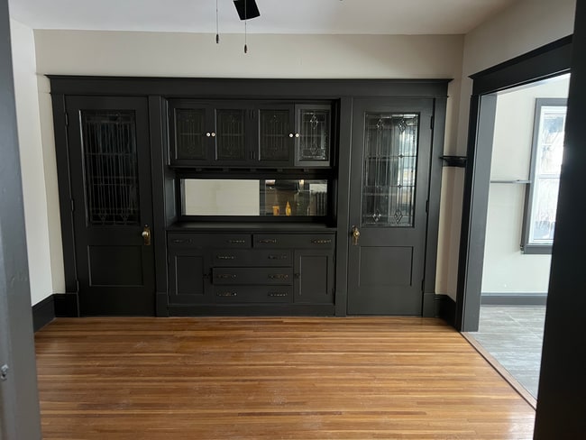 Building Photo - 1006 Laurel Ave